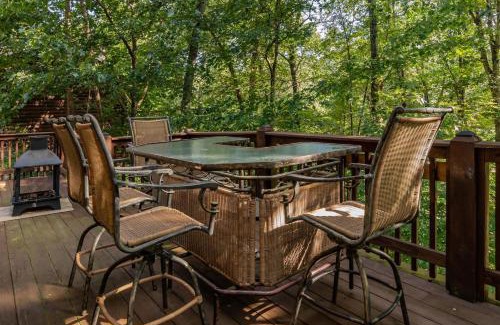 Branson Cedars Casa | Ole Hickory w/Firepit HotTub