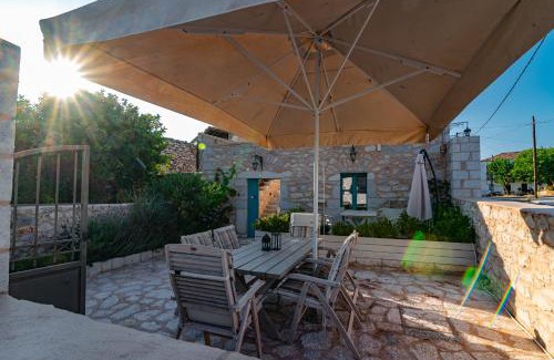 Pyrgou Dirou Casa | Olea
