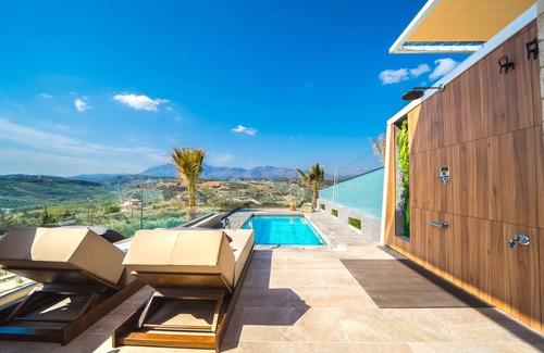 Athanatoi Apartamento | Oleas Suite Sun & Private Pool