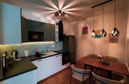 Nepszinhaz negyed Apartamento | Oli Fiumei Apartman