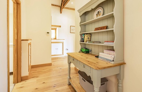 Christchurch Cabaña | OLIVE BARN, family friendly, with hot tub in Rackenford