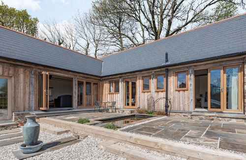 Christchurch Cabaña | OLIVE BARN, family friendly, with hot tub in Rackenford