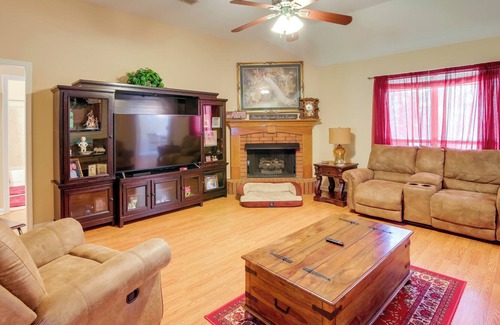Olive Branch Casa | Olive Branch Getaway w/ Deck & Charcoal Grill!