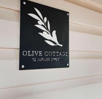 Dubbo Casa | Olive Cottage - CBD Location, Pet friendly