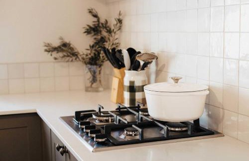 Dubbo Casa | Olive Cottage - CBD Location, Pet friendly
