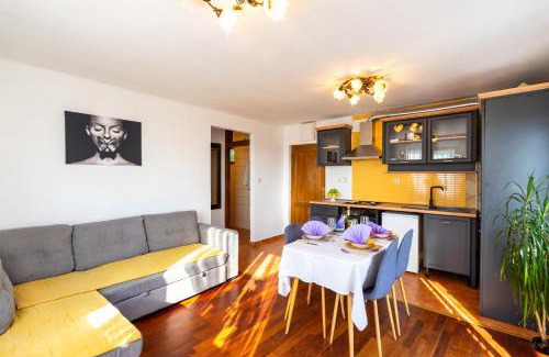 Zrnovnica Casa | Olive Garden House in Žrnovnica with a View & BBQ