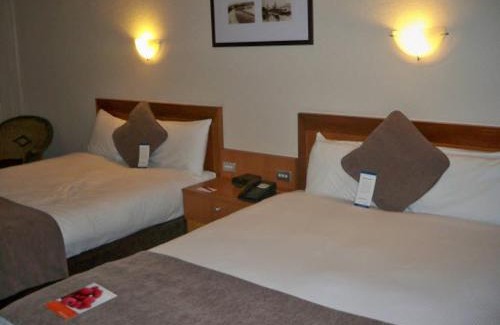 Seeduwa - Katunayake Casa | Olive Green Villa in Negombo for Airport Transit