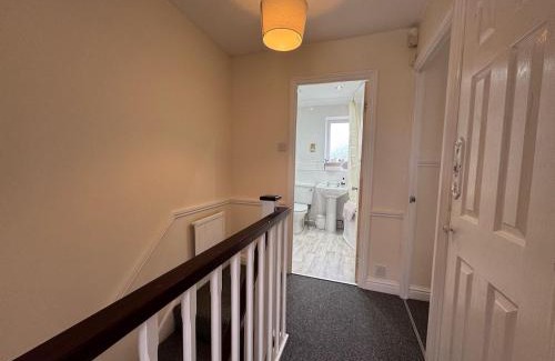Swindon Casa | Olive House Long Stays Sleeps 8 Free Parking