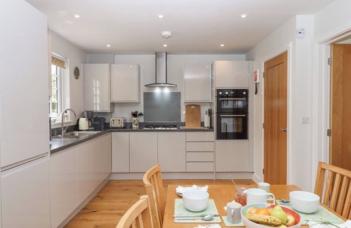 Aylesbeare Cabaña | OLIVE TREE COTTAGE, family friendly, with open fire in Aylesbeare