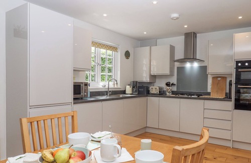 Aylesbeare Cabaña | OLIVE TREE COTTAGE, family friendly, with open fire in Aylesbeare