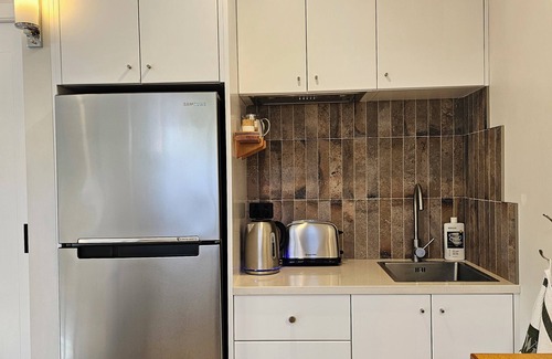 Te Atatu Peninsula Cabaña | *Olive Tree House* Private and immaculate