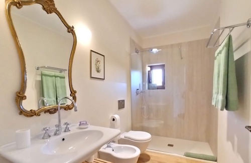 Riotorto Cama Y Desayuno | Apartamento en villa rural con parque de árboles seculares a 800 metros del mar.