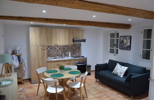 Mormoiron Apartamento | Olivos - 1 dormitorio, estacionamiento, terraza, entrada privada, vista al jardín, piscina