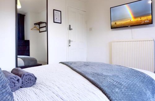 Vassall Casa | Oliver Room with Shared Bathroom Liberty