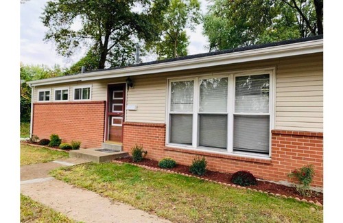 St. Louis Casa | Olivette cozy house