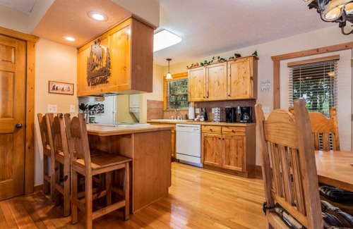 Reeds Spring Cabina | Olivia Court 10 min from silver dollar city