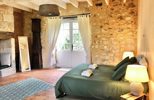 Lusignan-Petit Cama Y Desayuno | Olivier guest room