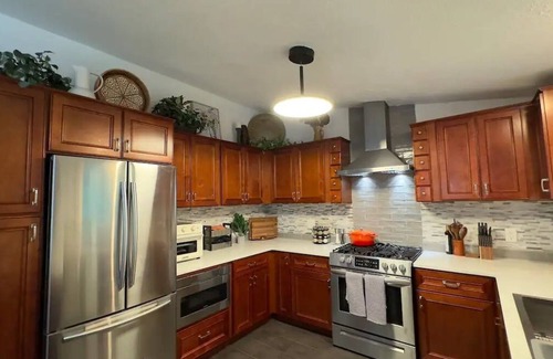Olympia Casa | Olympia Oasis: 5br 10+ Guests