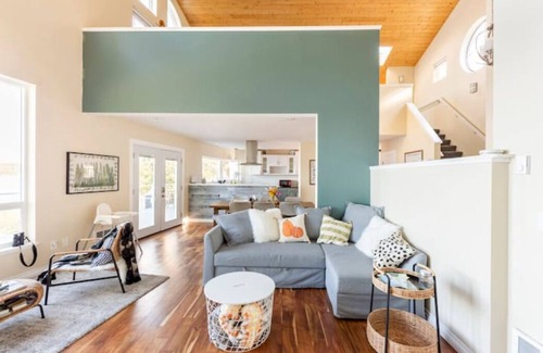 Sequim Casa | Olympic Forager House on the water with hot tub and kayaks