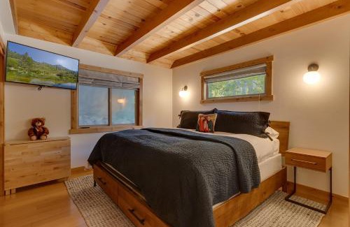 Olympic Valley Casa | Olympic Valley Hideaway - Newly Remodeled Cabin with Private Hot Tub