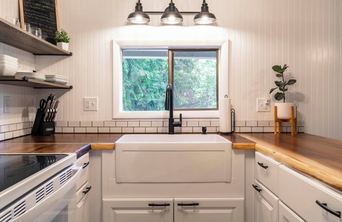 Brinnon Cabina | Olympic Wanderer Creekside Hot-tub Olympic Peninsula Nature Retreat