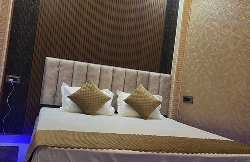 Mahmoorganj Casa | Om Nilay Paying Guest House By GRB