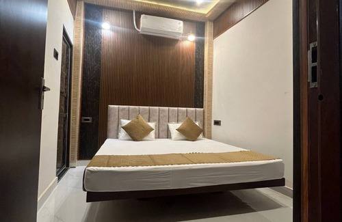 Mahmoorganj Casa | Om Nilay Paying Guest House By GRB