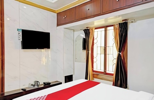 Kolkata Casa | Om Shanti Guest House - Near Ruby General Hospital and Science City