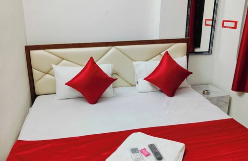Kolkata Casa | Om Shanti Guest House - Near Ruby General Hospital and Science City