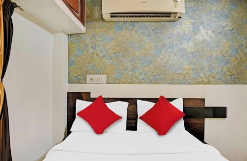 Kolkata Casa | Om Shanti Guest House - Near Ruby General Hospital and Science City