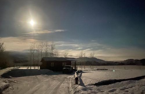 Whitehorse Casa | Oma's and Opa's Northern Lights Viewing Cabin