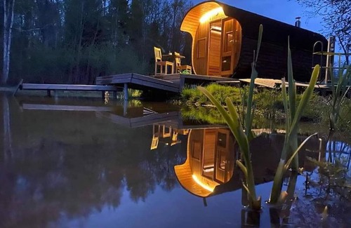 Viljandi County Apartamento | Oma tiigi ja saunaga suvemajake Soomaa serval