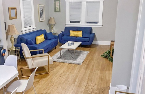 Joslyn Castle Casa | *Omaha - UPDATED, Clean, Spacious Home*