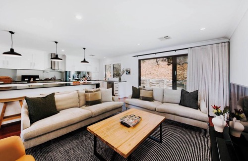 Central Mudgee Casa | Omaroo A Homestead Escape amongst Rolling Hills