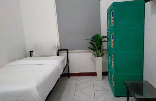 Palembang Hotel | Ombai Guest House 27 Syariah Mitra RedDoorz