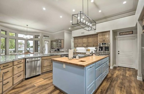 Mesa Casa | Omega House w/ Pool & Pickleball