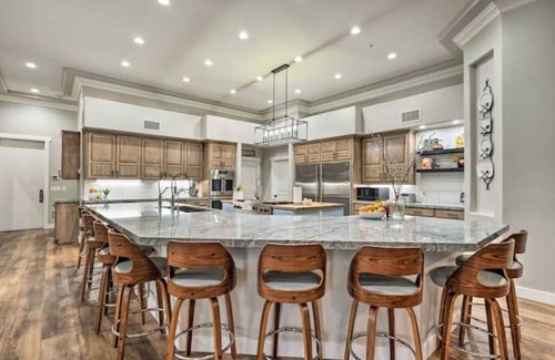 Mesa Casa | Omega House w/ Pool & Pickleball