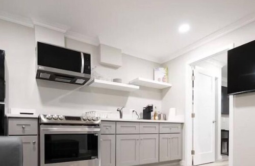 Alhambra Hotel | Omeo Suites
