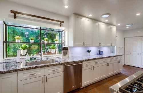 Middletown Casa | OMG!! A BLUE LAGOON IN THE ♥ OF THE CITY? POOL, GAME ROOM, VIEWS, LUXURY