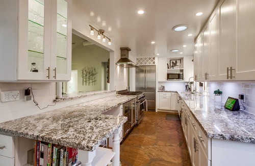 Middletown Casa | OMG!! A BLUE LAGOON IN THE ♥ OF THE CITY? POOL, GAME ROOM, VIEWS, LUXURY