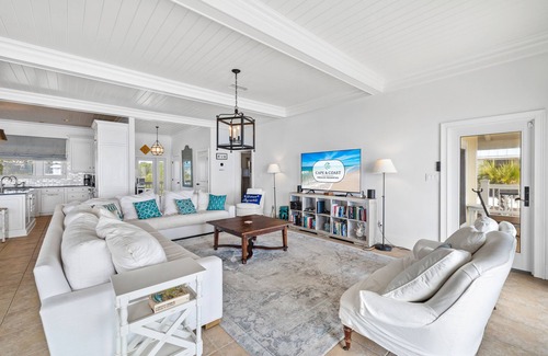 Treasure Beach Village Casa | OMG By the Sea- 3BR Home in the Plantation- Sleeps 12, Pet Friendly, Beachfront!