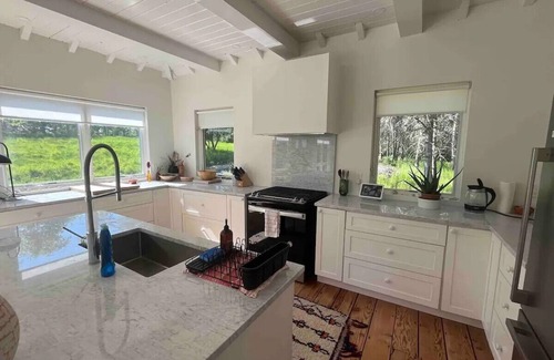 East Durham Casa | OMG Modern Country House wrap around deck beautiful sunrise walk to zoom flume.