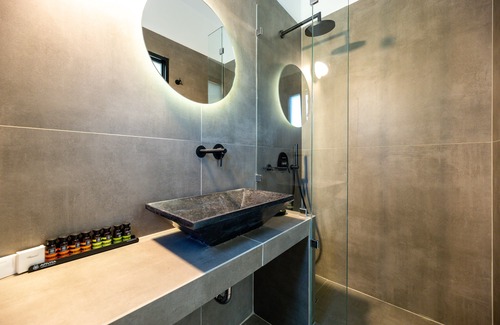 Krotiri Hotel | Omilos Beachfront House