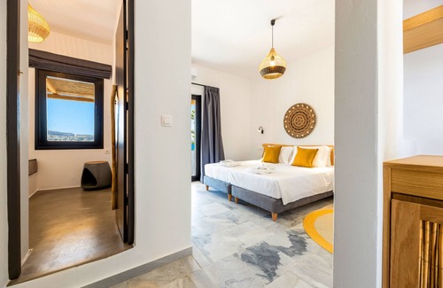 Krotiri Hotel | Omilos Beachfront House