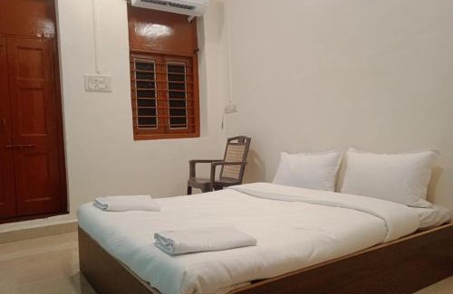 Goregaon West Casa | Omkar Galaxy Executive Guest House & AC Dormitory Nr Nesco Mumbai