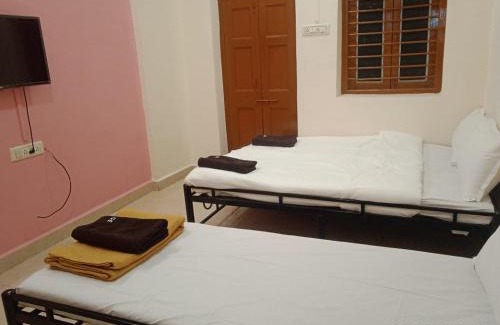 Goregaon West Casa | Omkar Galaxy Executive Guest House & AC Dormitory Nr Nesco Mumbai