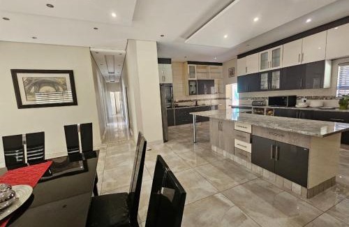Rustenburg Casa | Omosa Guest House