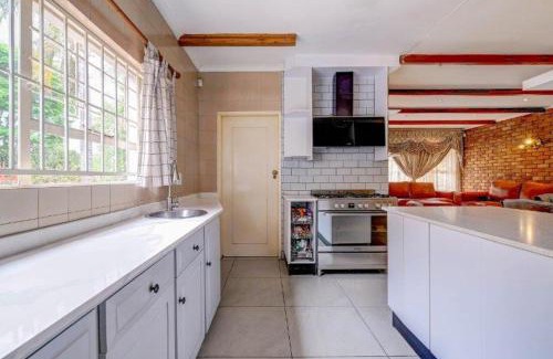 Greater Johannesburg Metropolitan Area Casa | Omphile Retreat