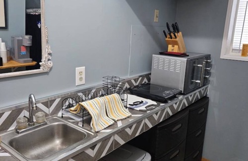 Slippery Rock Apartamento | On 25 forested acres of nature!