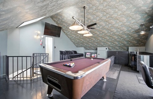Bayview Casa | On Beach 5BD+7BA: Sauna|HotTub|Billards|FencedDeck